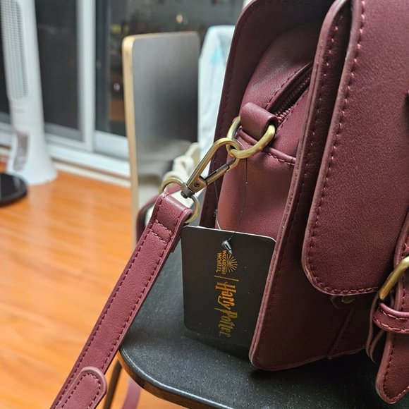 Harry Potter Hogwarts Mini Trunk Hangbag (Bioworld x Warner Brothers) - Picture 4 of 4